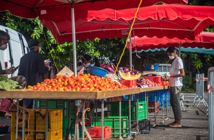 Ajustement des marchés forains à Saint-Benoît