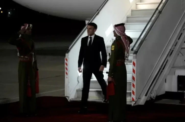Le président français Emmanuel Macron arrive à Amman le 24 octobre 2023 ( POOL / Christophe Ena )