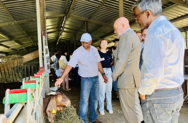Le conseiller régional Jean-Bernard Maratchia se rend au lycée agricole de Saint-Josephe