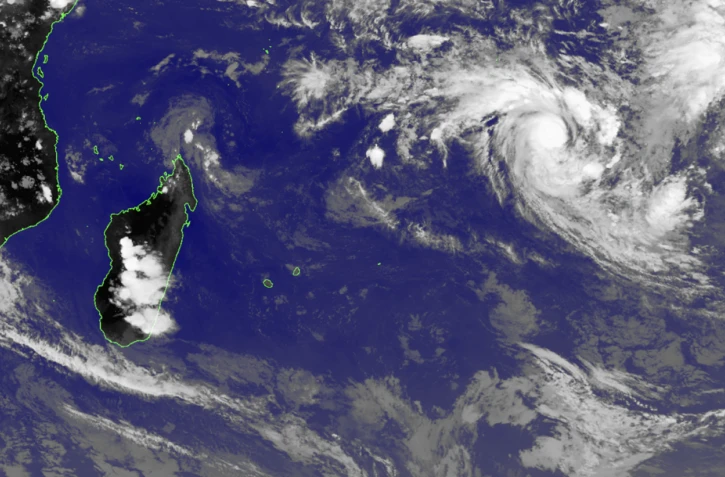La forte tempête tropicale Bheki accélère vers le sud-ouest et continue de s'intensifier