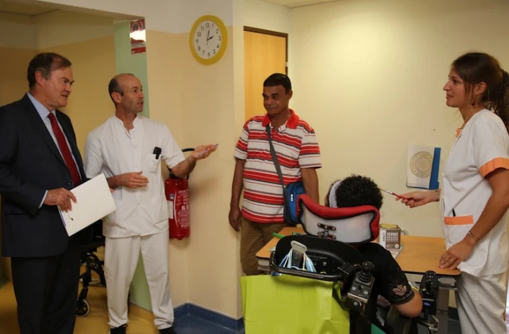 Le Prefet rencontre les blessés de la route