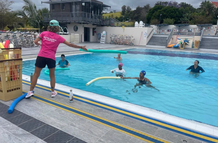 Saint-Paul : une dernière matinée sportive pour Octobre Rose à la piscine Lisette Talate