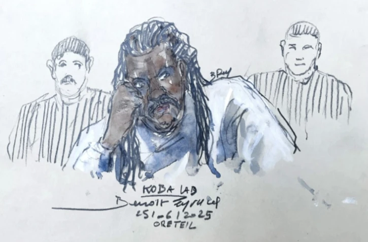 Croquis d'audience du rappeur Koba LaD jugé à Créteil pour homicide involontaire le 25 juin 2025 ( AFP / Benoit PEYRUCQ )