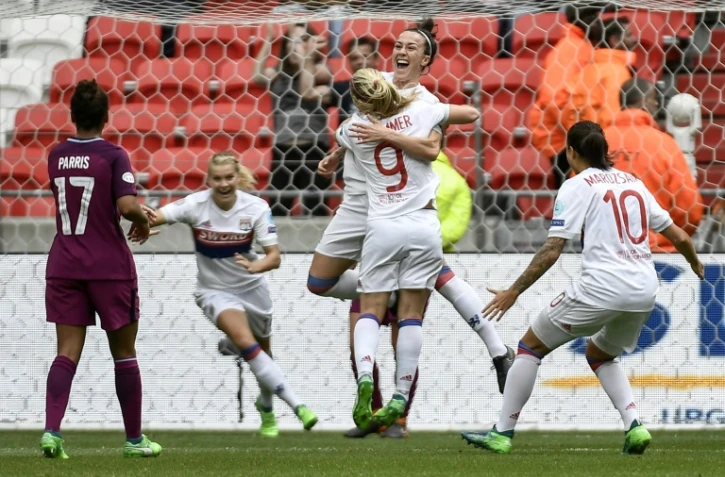 La joie des Lyonnaises après l'unique but contre Manchester City marqué par Lucy Bronze (de face), en Ligue des champions, le 29 avril 2018 au Parc OL