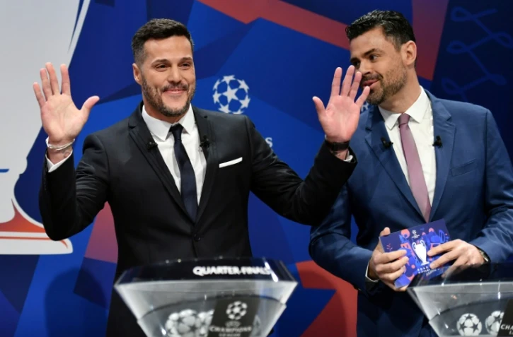 L'ancien gardien brésilien Julio Cesar (g) efectue le tirage au sort des quarts de finale de la Ligue des champions, le 15 mars 2019 au siège de l'Uefa à Nyon en Suisse
