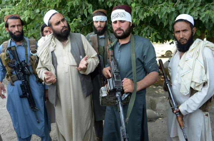 Des talibans afghans à Jalalabad le 16 juin 2018