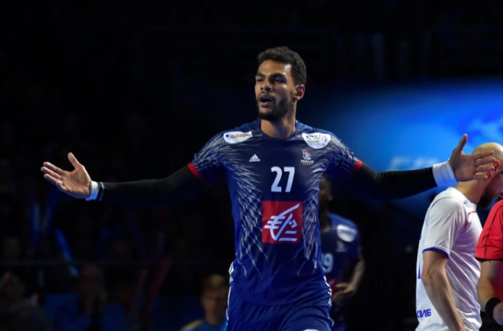 Le Français Adrien Dipanda buteur face à la Russie au Mondial de hand, le 17 janvier 2017 à Nantes