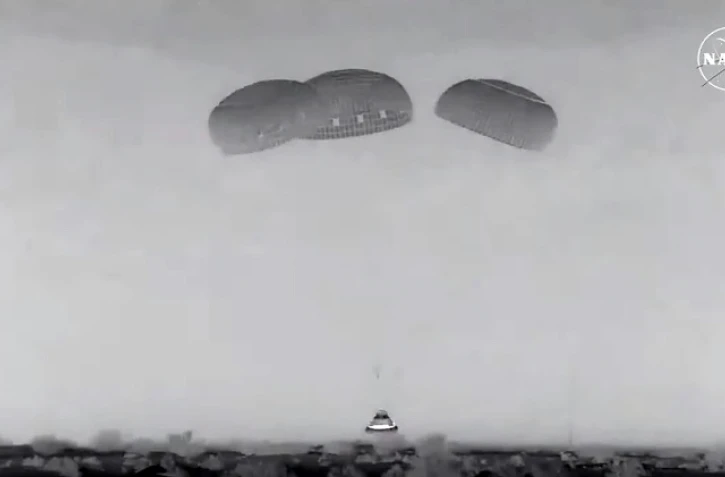 Image tirée d'une vidéo de la NASA montrant l'atterrissage de la capsule spatiale Starliner de Boeing sur le site de White Sands Space Harbor, à White Sands, le 6 septembre 2024 au Nouveau-Mexique