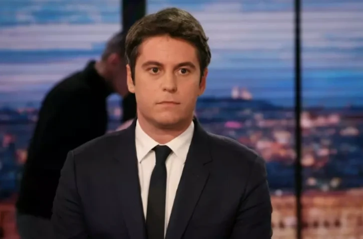 Gabriel Attal peu avant une interview au JT de 20h00 de TF1 à Boulogne-Billancourt dans les Hauts-de-Seine, le 27 mars 2024 ( AFP / ALAIN JOCARD )