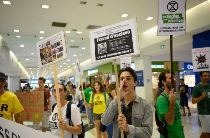 Soldes, urgence climatique, surconsommation, alternatives, actions coup de poing, Alternatiba Péï, ANV-Cop 21 Réunion, Extinction Rébellion Réunion, Greenpeace Réunion Youth for Climate et Zéro Déchet Réunion