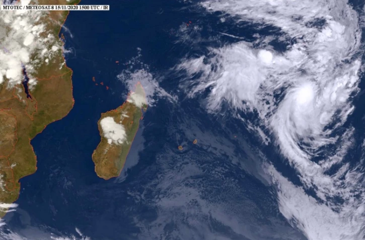 Le cyclone Alicia à 1.905 km de La Réunion 16 novembre 2020