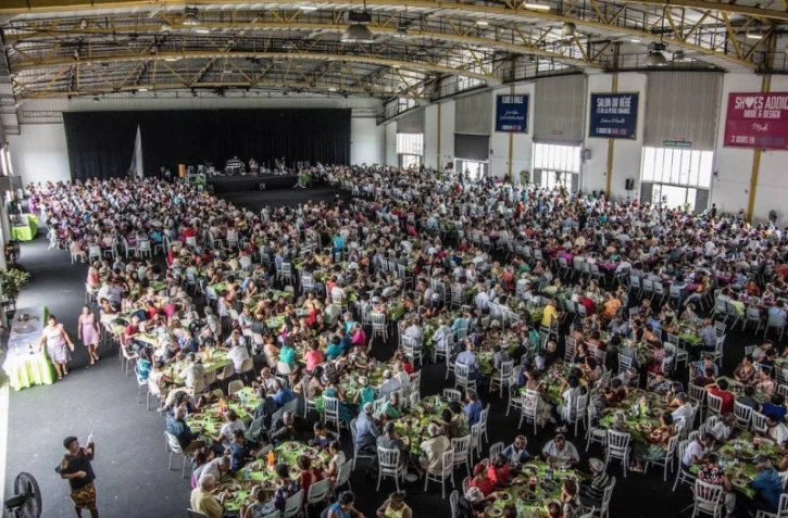 Le traditionnel repas du troisième âge se déroulait de mardi 12 décembre 2017 dans la commune du Port à la Halle des manifestations.