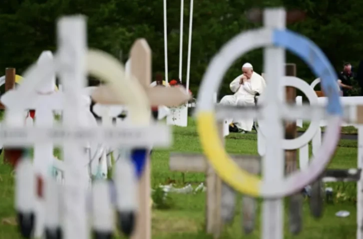 Au Canada, le pape "demande pardon pour le mal" fait aux autochtones 