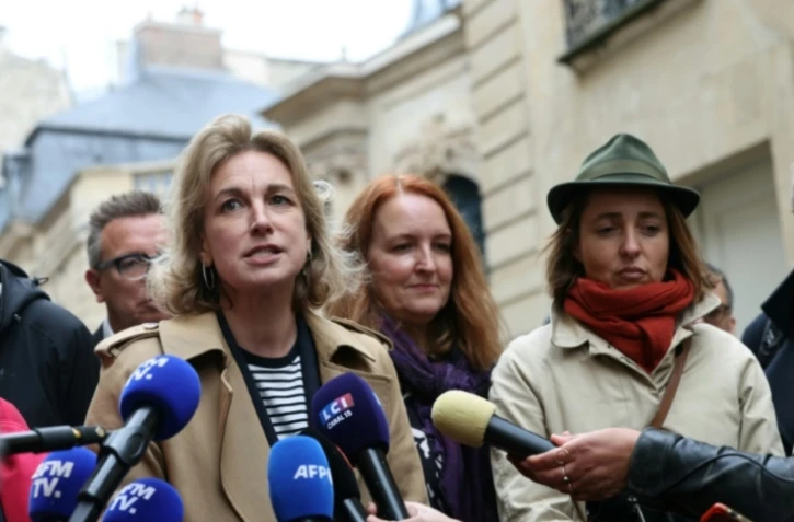 La secrétaire générale de la CFDT Marylise Léon, à gauche, Sophie Binet, secrétaire générale de la CGT, à droite, et Murielle Guilbert, au centre, codéléguée générale du syndicat SUD, après une réunion avec le Premier ministre Sébastien Lecornu à Matignon, le 24 septembre 2025 à Paris ( AFP / Alain JOCARD )
