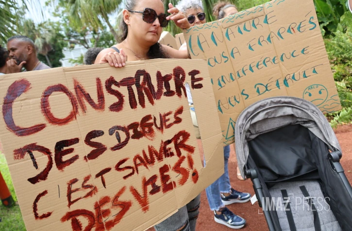 Saint-Denis: colère des habitants du quartier de la Colline face 