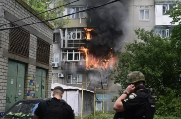 Ukraine: frappes sur l'est et le sud, Poutine évoque une "avancée" sur les céréales