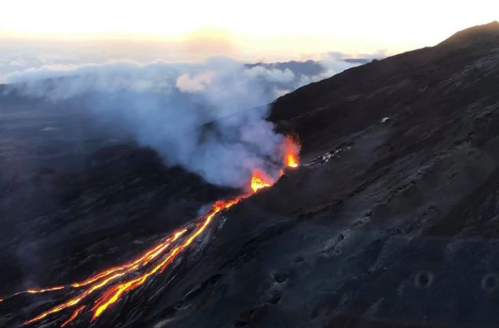 Eruption au coucher du soleil 13 février 2020