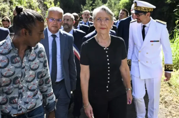 Borne en visite à La Réunion au chevet du "quotidien" de ses habitants