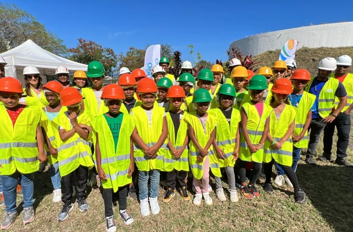 Les élèves de l’école Laurent Vergès du Port plantent des espèces endémiques 