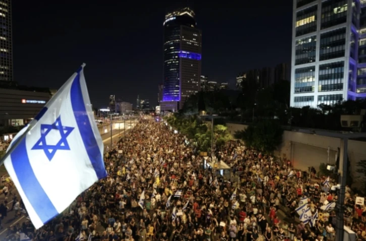 Des milliers d'Israéliens manifestent à Tel-Aviv contre le gouvernement de Benjamin Netanyahu et pour appeler à la libération des otages israéliens retenus dans la bande de Gaza, le 2 septembre 2024 ( AFP / Jack GUEZ )