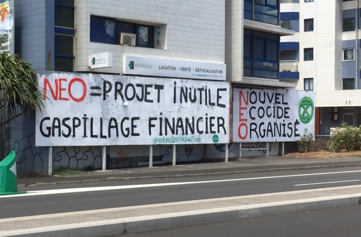 Extinction Rebellion redécore le barachois contre le projet NEO 