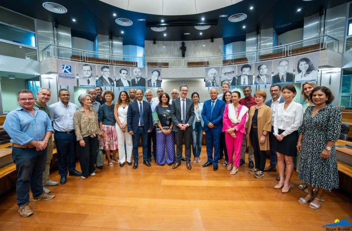 Huguette Bello à la signature du bail pour l'expansion de la plateforme portuaire