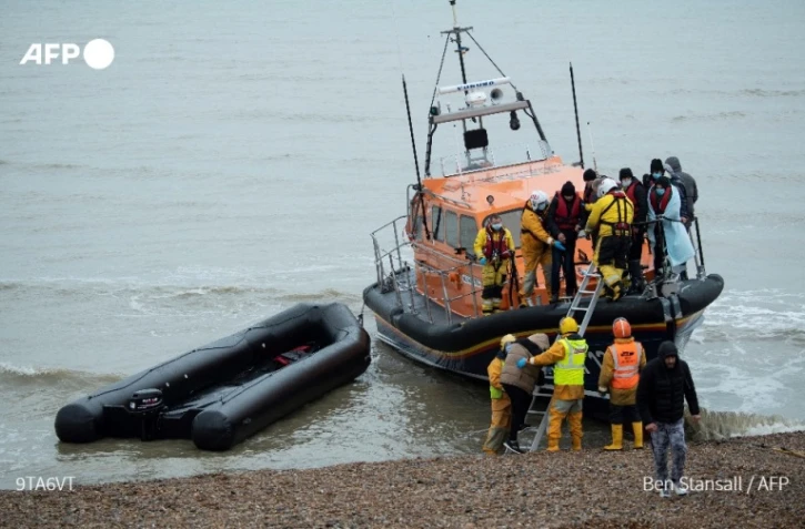 Au moins cinq migrants décédés dans le naufrage d'une embarcation au large de Calais 