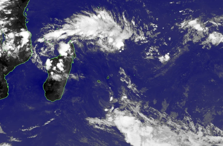 La dépression tropicale à 840 km de La Réunion, un passage au stade de cyclone envisagé à partir de lundi