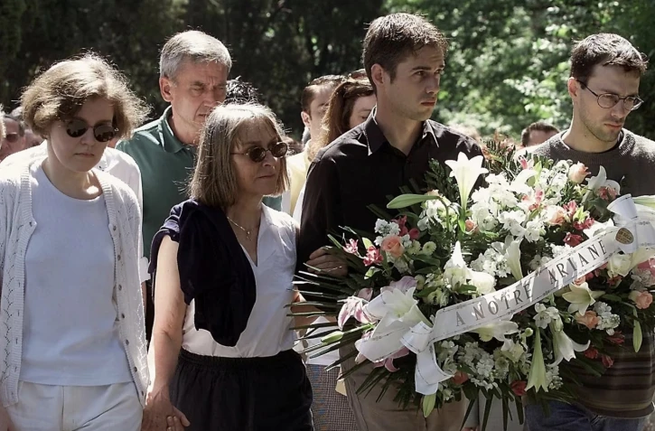 Le 13 mai 2001 à Nice, une marche silencieuse avait été organisée en mémoire d'Ariane Guillot, enseignante tuée d'un coup de couteau sur la colline du château de la ville, le 18 avril.