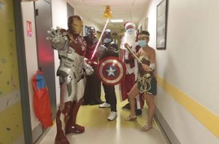 distribution de cadeaux au CHU