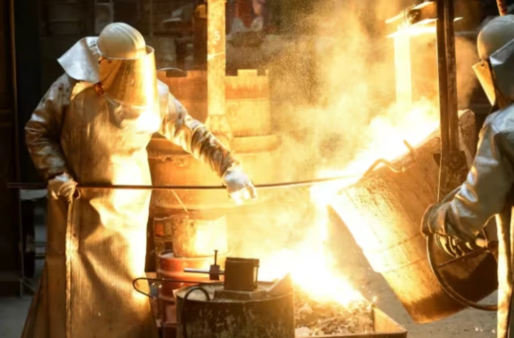 Des travailleurs dans la fonderie Marly près de Valenciennes, dans le Nord, le 23 janvier 2020 ( AFP / FRANCOIS LO PRESTI )