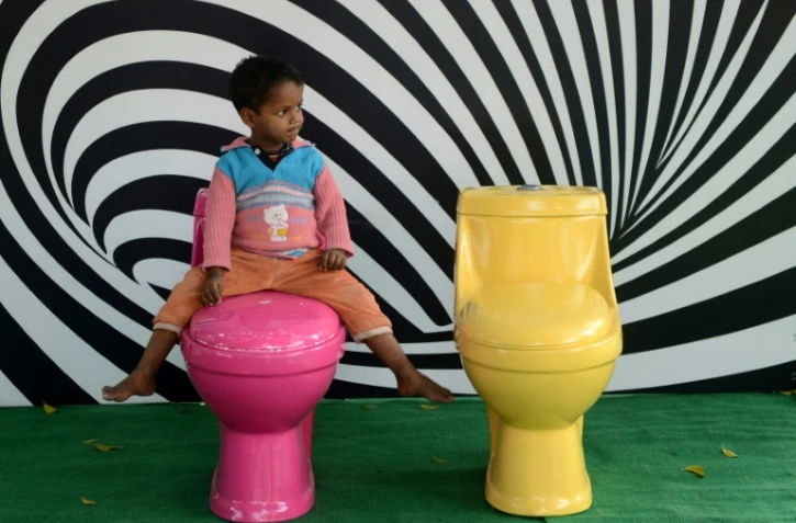 Problèmes d'hygiène, d'insécurité ou d'accès: de nombreux élèves français renoncent à fréquenter les toilettes de leur établissement avec, à la clé, des risques pour leur santé, pointe mardi un rapport.