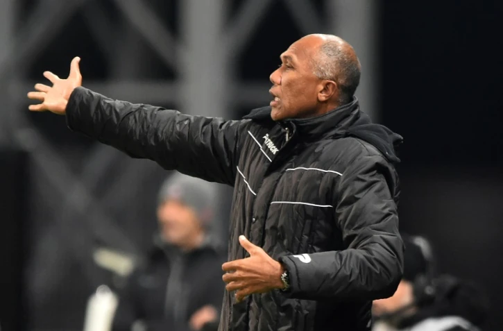 L'entraîneur de Guingamp Antoine Kombouaré donne des instructions contre Angers en Coupe de la Ligue au Roudourou, le 31 octobre 2018 