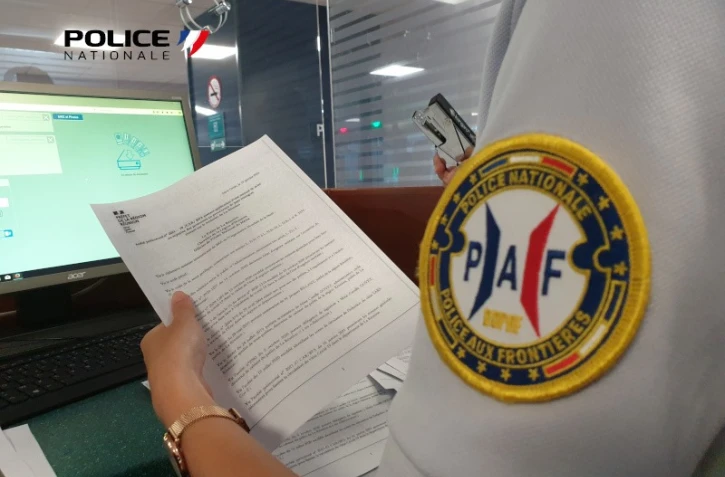 Contrôles à l'aéroport : la police vérifie les motifs impérieux
