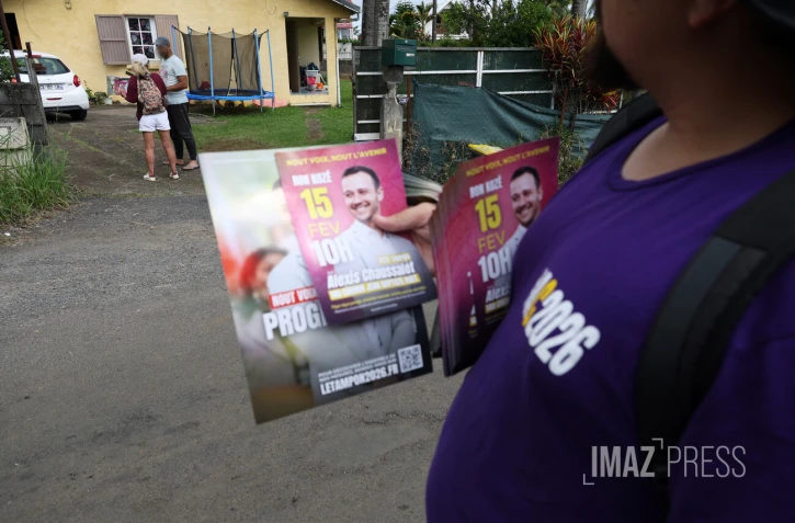 distribution de tracts du candidat alexis chaussalet 