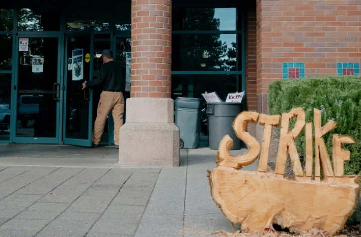 Les salariés de Boeing dans la région de Seattle ont rejeté mercredi le dernier projet d'accord social proposé par l'avionneur américain et reconduit la grève qui paralyse deux usines cruciales depuis mi-septembre