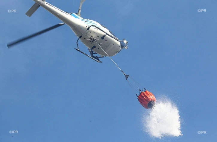 hélicoptère bombardier d\'eau