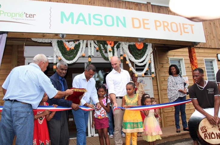 Inauguration d'une maison de projet à La Saline