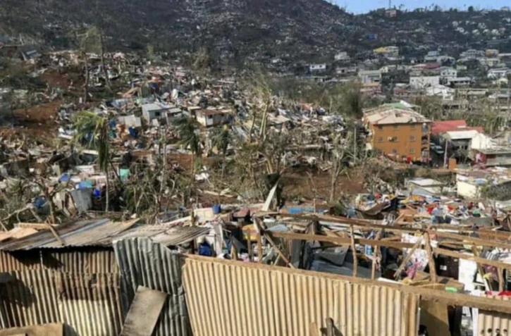A Mayotte, après le passage du cyclone Chido, 14 décembre 2024. (DANIEL MOUHAMADI / AFP)