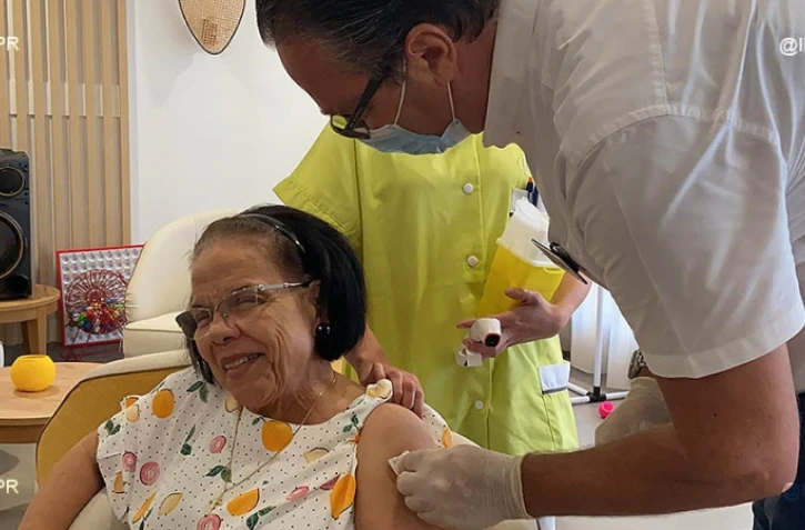  Saint-Denis : les résidents de l'EHPAD Aude se font vacciner 