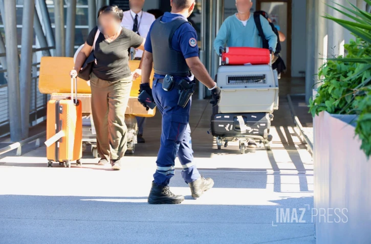 Contrôle de police à l'aéroport Roland Garros