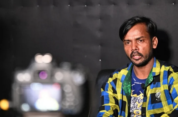 Le Crooner Hero Alom 
