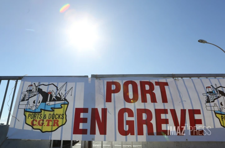 Grève au Port