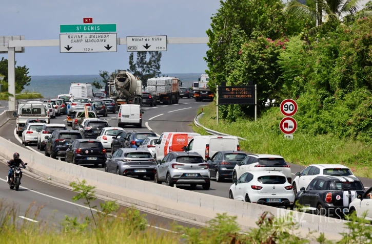 Fytia - Fortes pluies dans l'ouest - route du littoral basculée