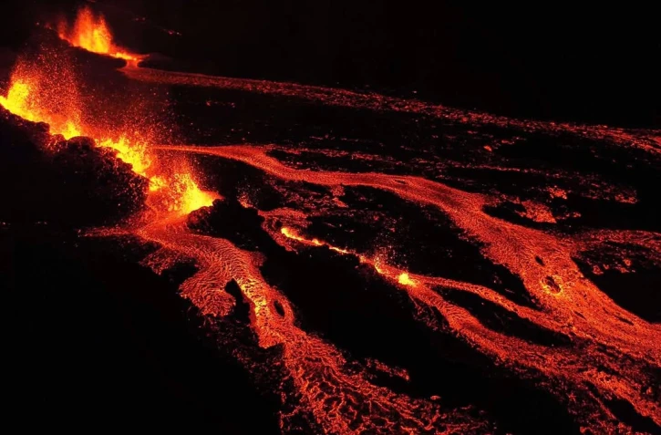 [Photos-Vidéo] Volkan la pété : les premières images de l'éruption