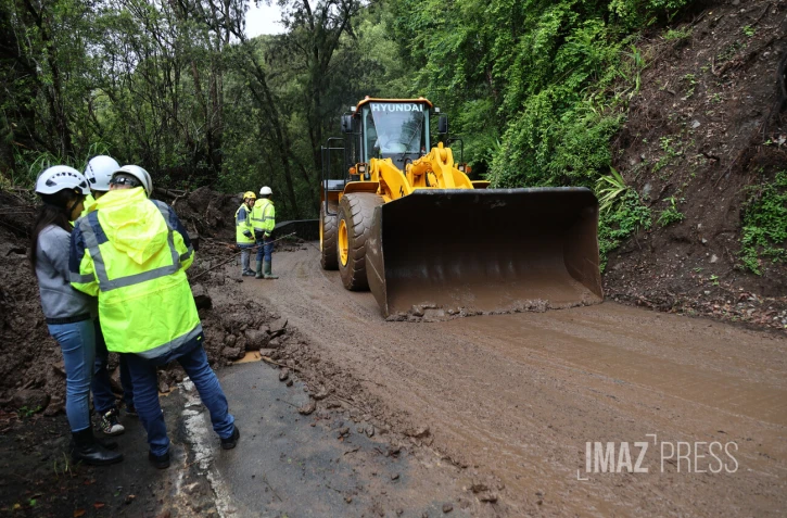 éboulis sur la RD52 , route de grand ilet salazie