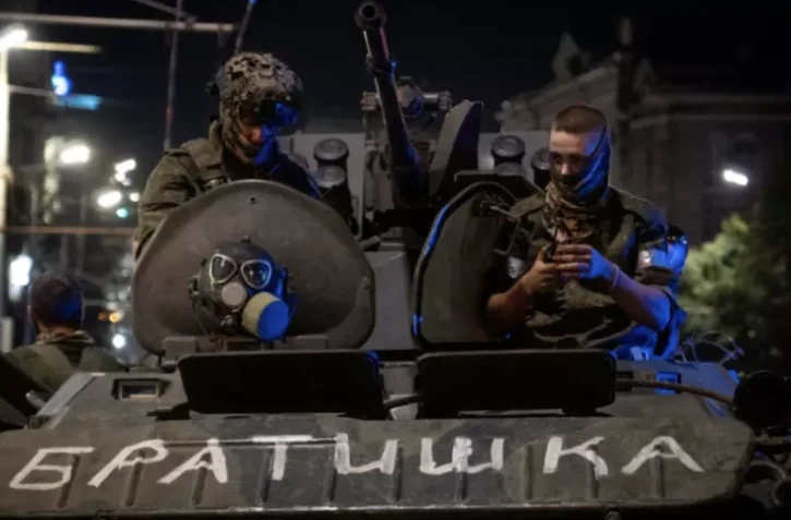 Des combattants du groupe Wagner se préparent à quitter Rostov, le 24 juin 2023 en Russie ( AFP / Roman ROMOKHOV )