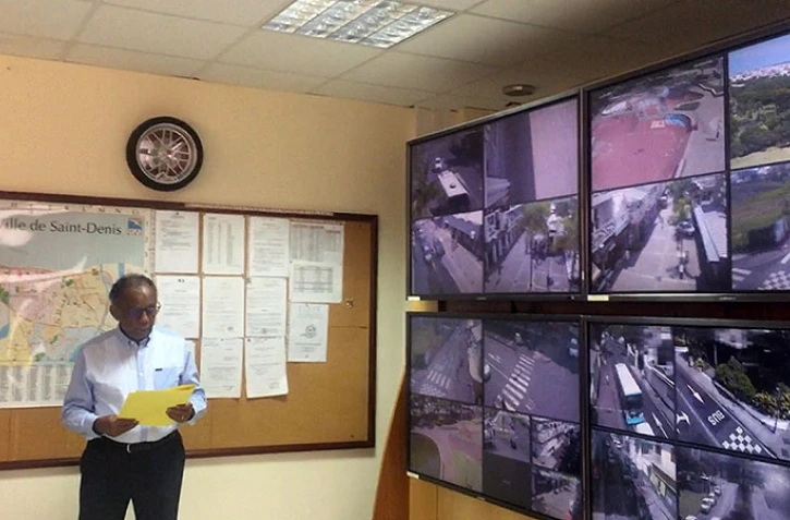 Gilbert Annette présente les nouvelles caméras de surveillance de Saint-Denis