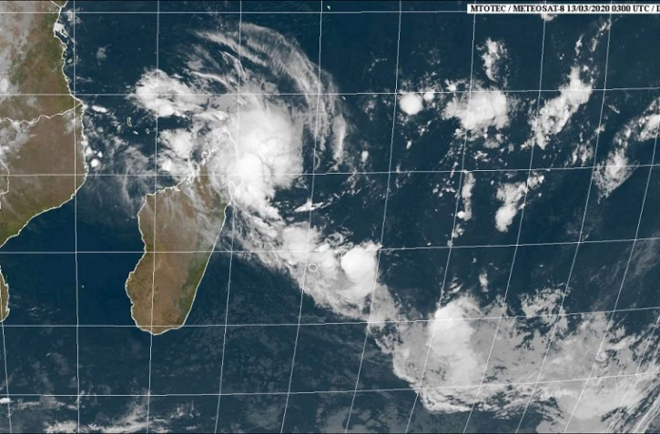 Le système actif se trouve à 800 km des côtes réunionnaises