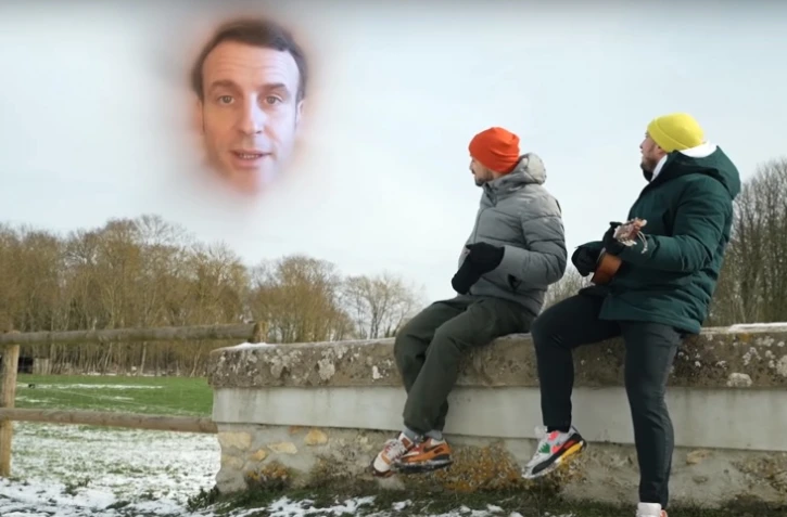 Deux YouTubeurs font un clip sur les gestes barrières après un pari avec le Président